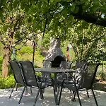 Cozy House With Garden, Gazebo And Barbecue 펜션 Velka Frankova