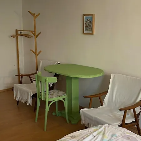 Cozy House With Garden, Gazebo And Barbecue 度假居