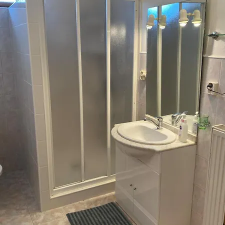 Semesterbostad Cozy House With Garden, Gazebo And Barbecue