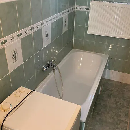 Dovolenkový dom Cozy House With Garden, Gazebo And Barbecue