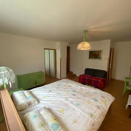 בית נופש Cozy House With Garden, Gazebo And Barbecue Velka Frankova
