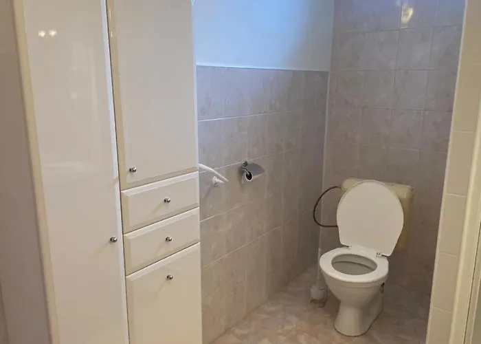 Cozy House With Garden, Gazebo And Barbecue * Velka Frankova