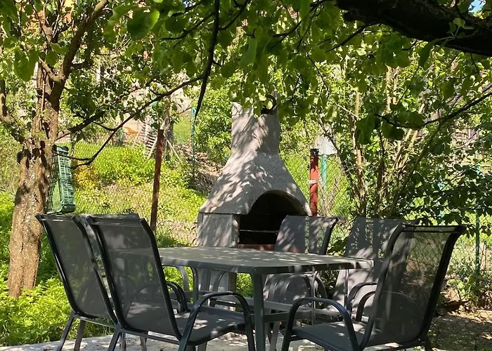 Cozy House With Garden, Gazebo And Barbecue Semesterbostad Velka Frankova