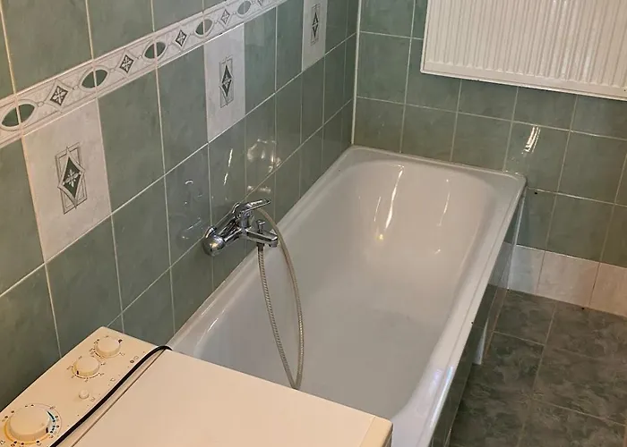 Semesterbostad Cozy House With Garden, Gazebo And Barbecue