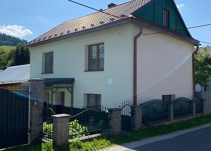 Cozy House With Garden, Gazebo And Barbecue Dovolenkový dom Velka Frankova