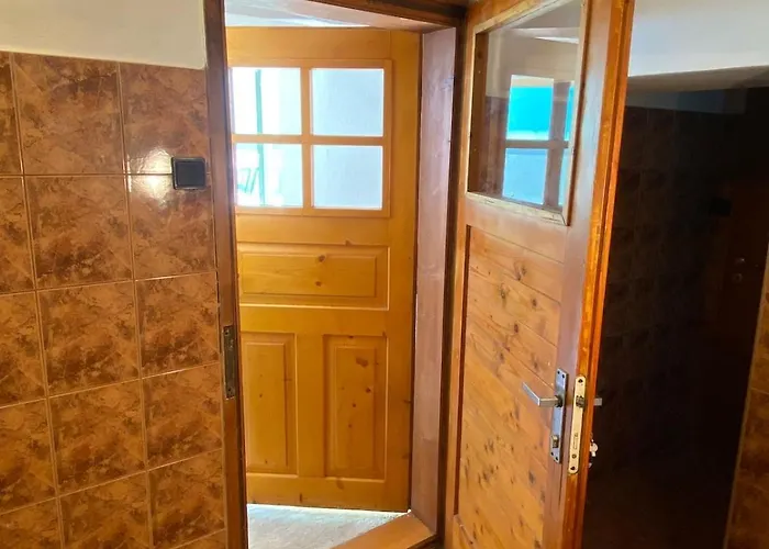 Cozy House With Garden, Gazebo And Barbecue Semesterbostad Velka Frankova