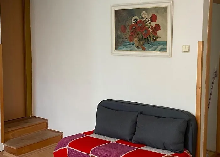 Semesterbostad Cozy House With Garden, Gazebo And Barbecue