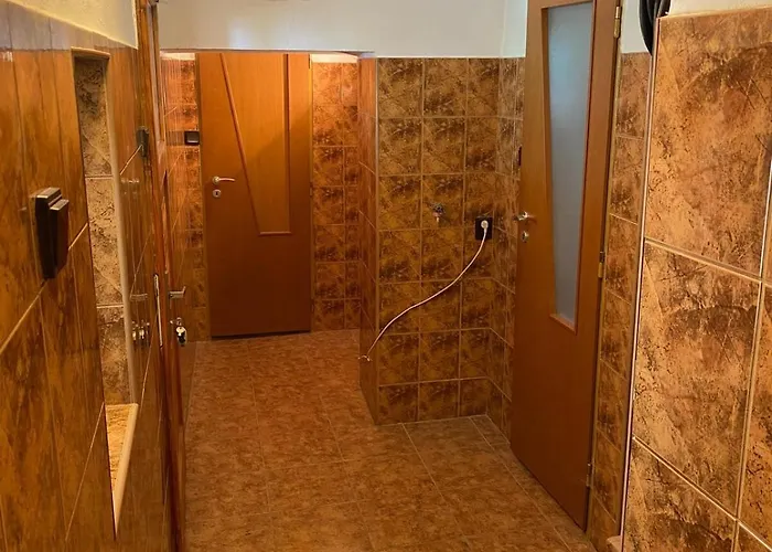 Cozy House With Garden, Gazebo And Barbecue * Velka Frankova